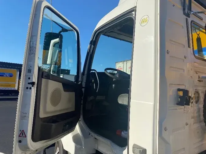 2017 Volvo VNL64300