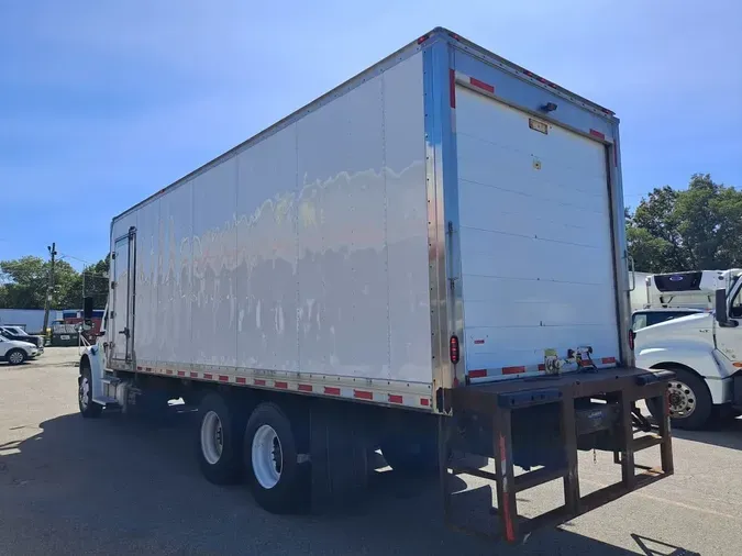 2019 FREIGHTLINER/MERCEDES M2 106