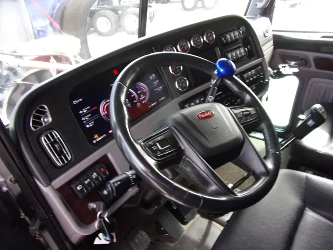 2023 Peterbilt 389