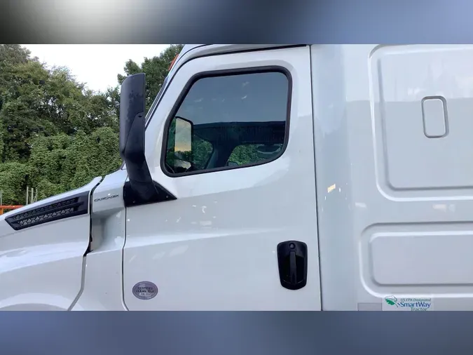 2020 Freightliner Cascadia 126