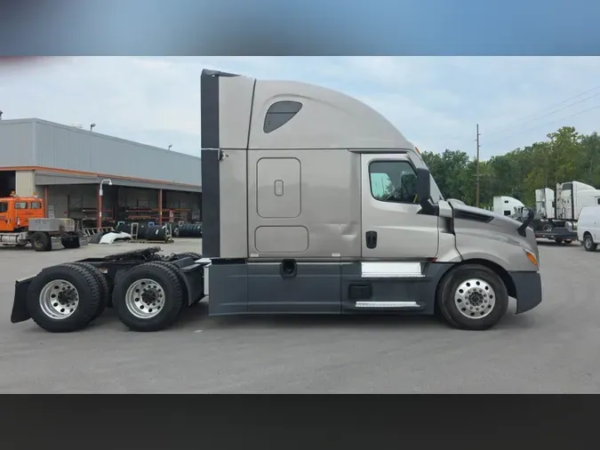 2025 Freightliner Cascadia 126
