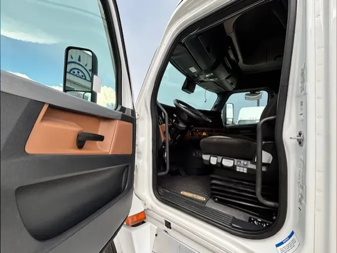 2022 Freightliner Cascadia 126