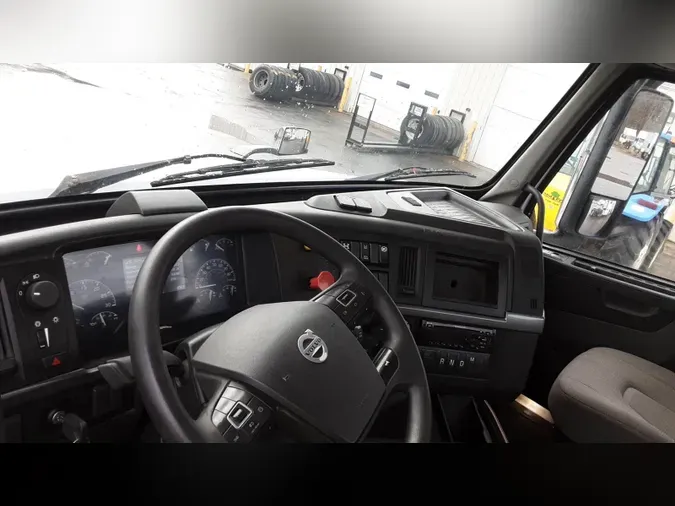 2019 Volvo VNL300