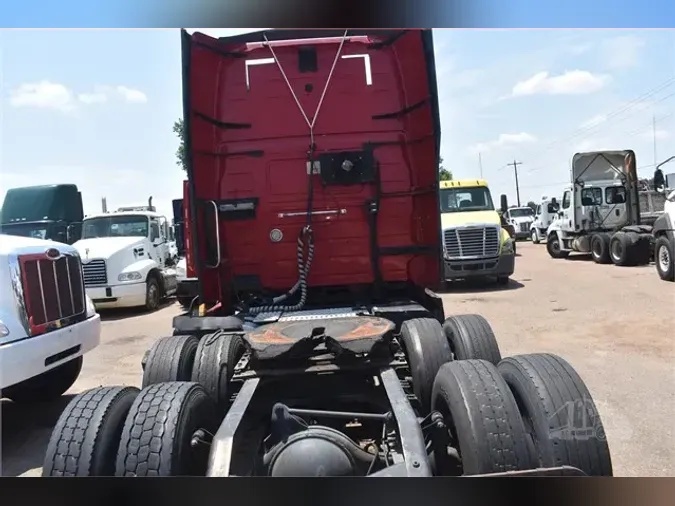 2015 VOLVO VNL64T670