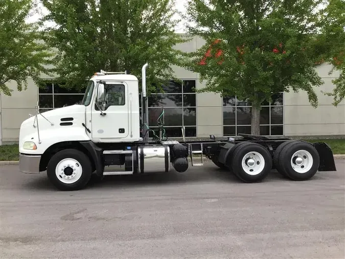 2016 MACK CXU613