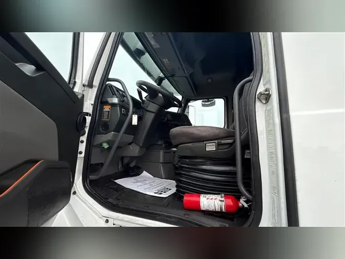 2019 VOLVO VNL760