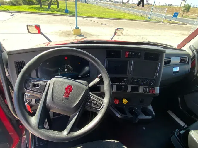 2022 Kenworth T68027e3ae6422f39e8e6d292a60004b055e