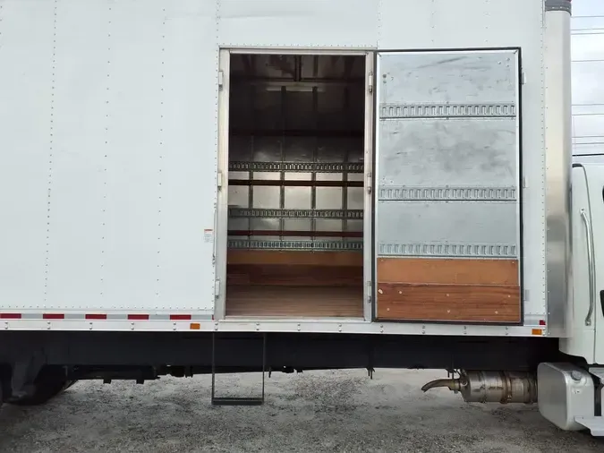2018 FREIGHTLINER M2 106