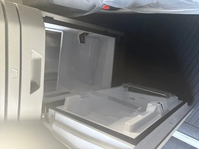 2027 VOLVO TRUCK VNL64TV04