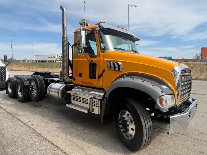 2023 MACK GR64FT