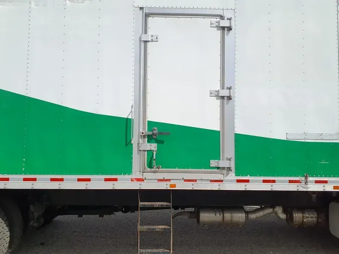 2020 FREIGHTLINER/MERCEDES M2 106