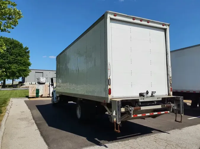 2018 FREIGHTLINER M2 106