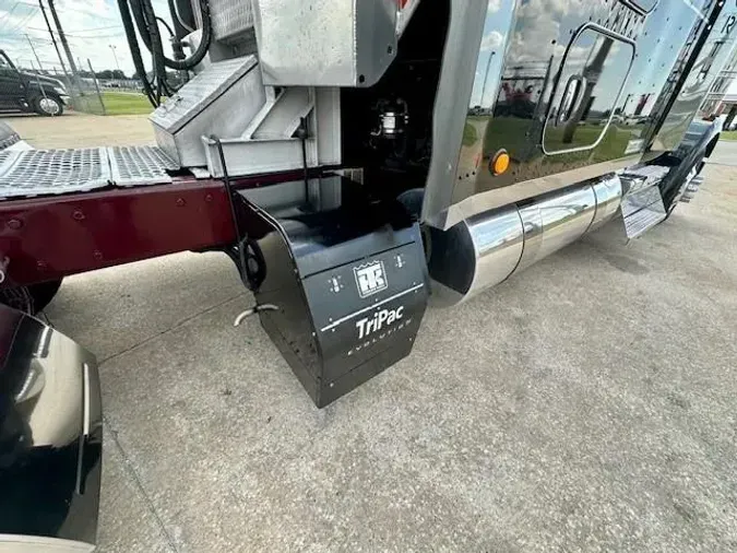 2022 Kenworth W900L