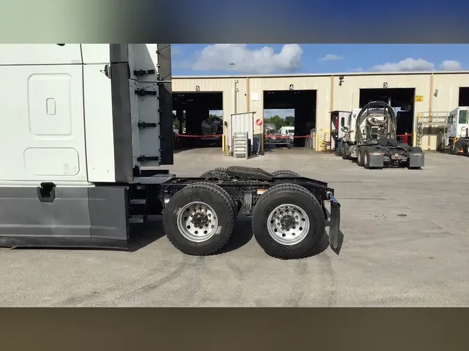 2022 Freightliner Cascadia 126