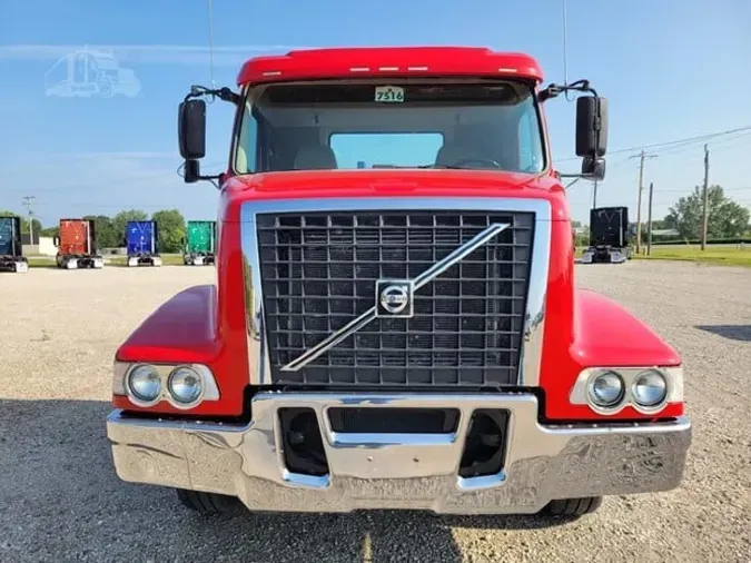 2014 VOLVO VHD64BT200