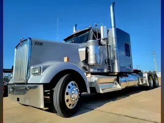 2023 Kenworth W900L