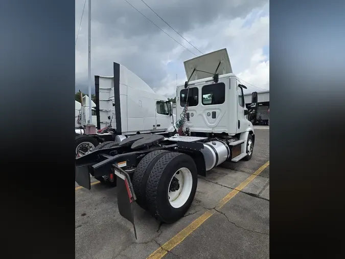 2015 FREIGHTLINER/MERCEDES CASCADIA 113