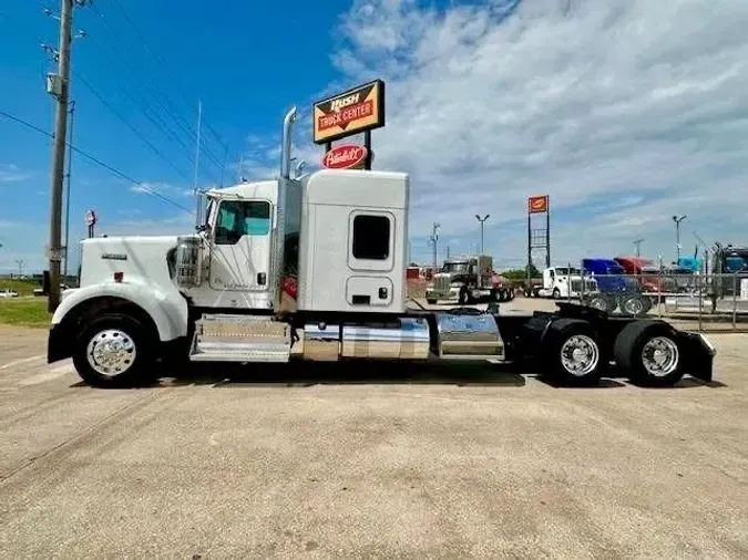 2023 Kenworth W900