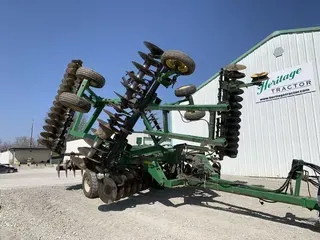 2004 John Deere 637
