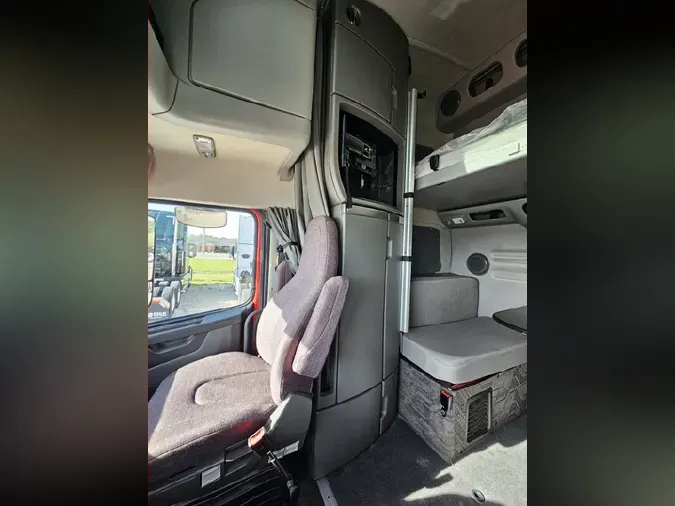 2024 VOLVO VNL64T860