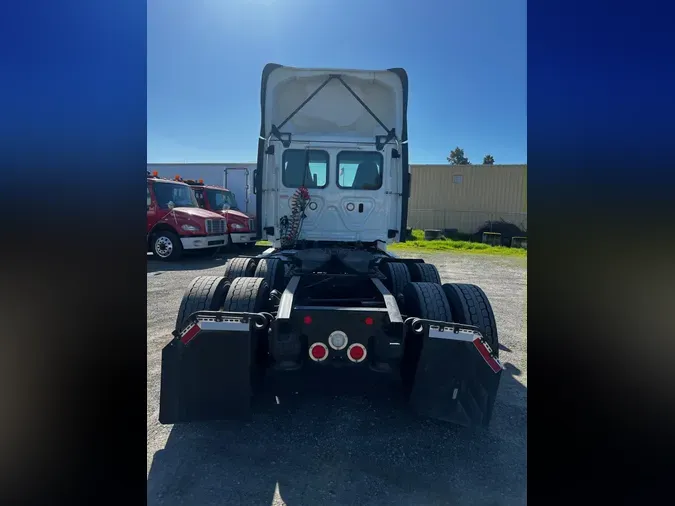 2018 FREIGHTLINER/MERCEDES CASCADIA 125