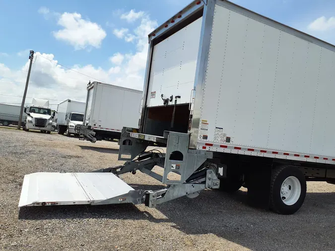 2018 FREIGHTLINER/MERCEDES M2 106