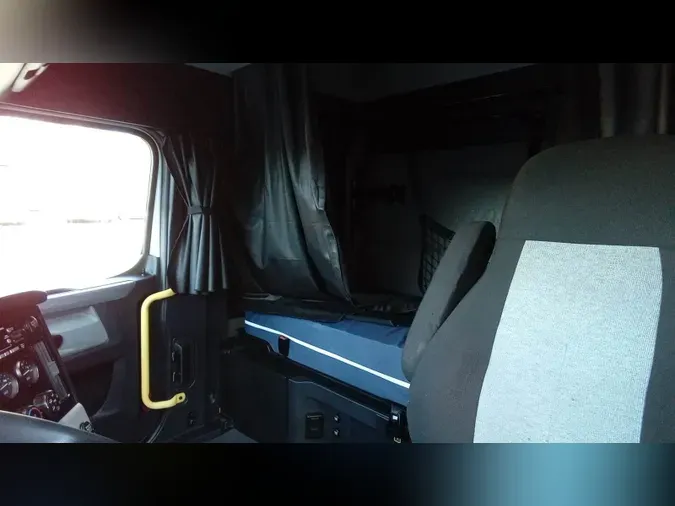 2022 Freightliner Cascadia 126