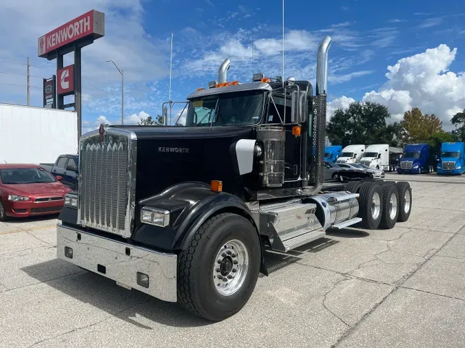 2026 Kenworth W900L