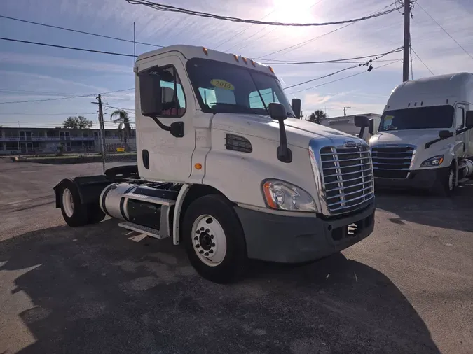 2016 FREIGHTLINER/MERCEDES CASCADIA 113