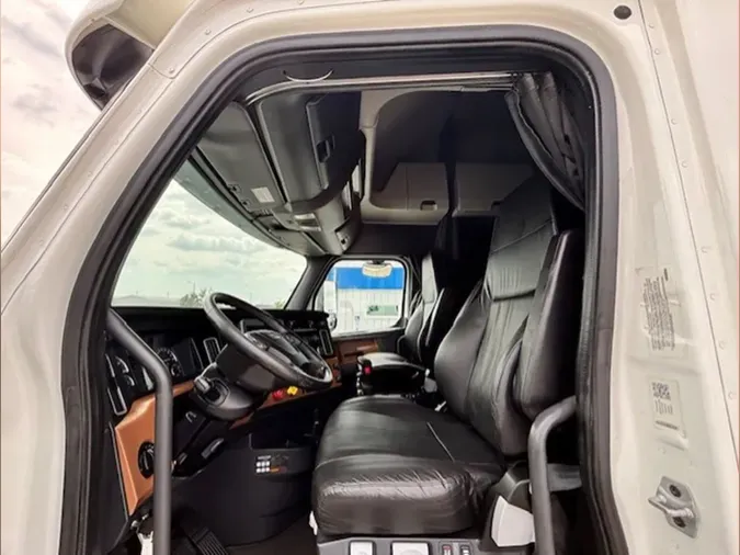 2023 Freightliner Cascadia 126