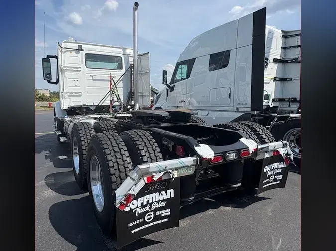 2026 VOLVO TRUCK VNR64T300