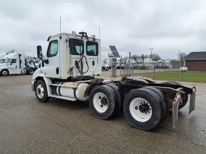 2016 FREIGHTLINER/MERCEDES CASCADIA 113