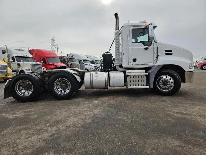 2016 MACK CXU613