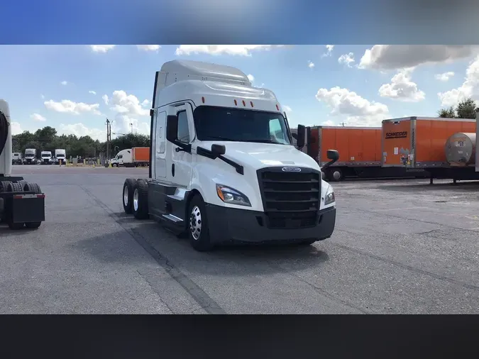 2021 Freightliner Cascadia 1262827e26294ecc7a19ec2b9de43e5cd28