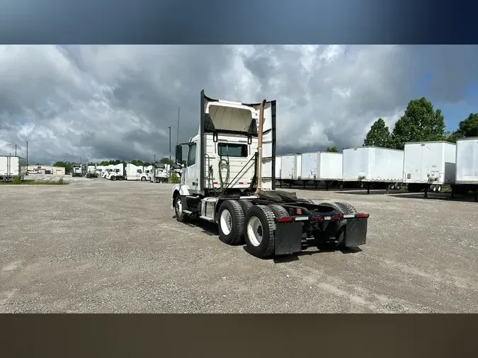 2015 Volvo VNL300