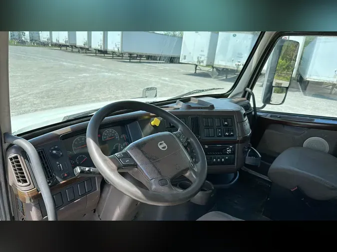 2016 Volvo VNL300