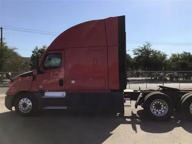 2021 FREIGHTLINER CASCADEVO1