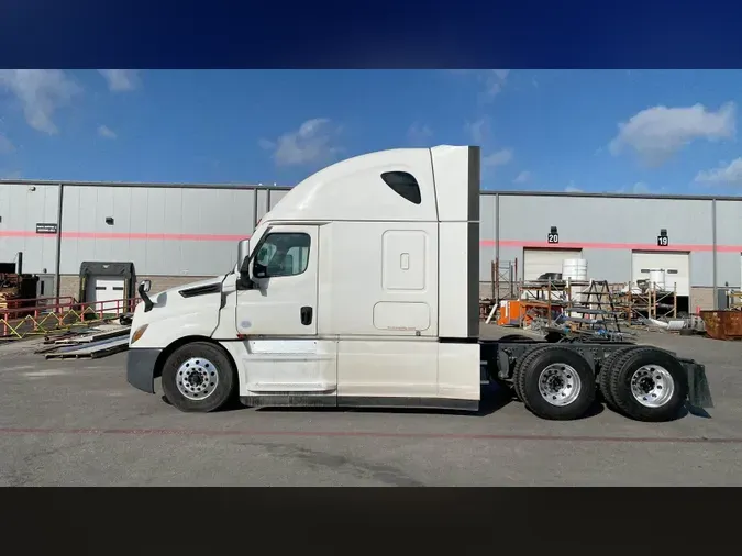 2023 Freightliner Cascadia 12628374fd92f501401d2c52c6616799ecf