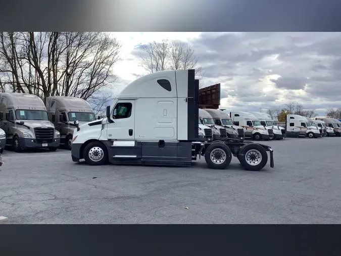 2022 Freightliner Cascadia 126283c2db3f52882ca2a4f21469460ba22