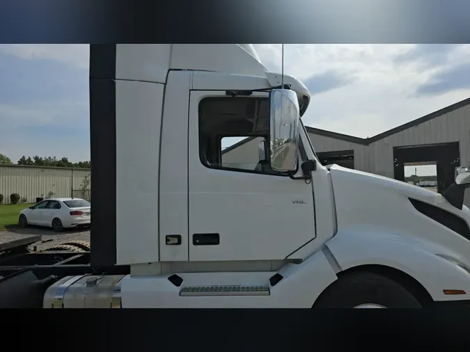 2020 Volvo VNL300283cc12611a8182feada19c4e8fb1740