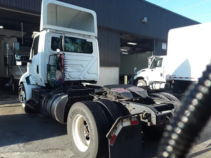 2019 NAVISTAR INTERNATIONAL RH613 DAYCAB S/A