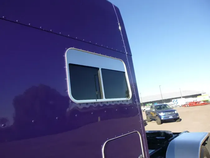 2021 Peterbilt 389