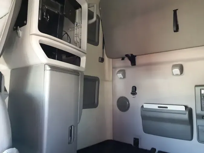 2020 VOLVO VNL64T-760