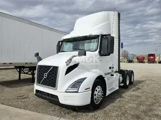 2018 VOLVO VNR64T300