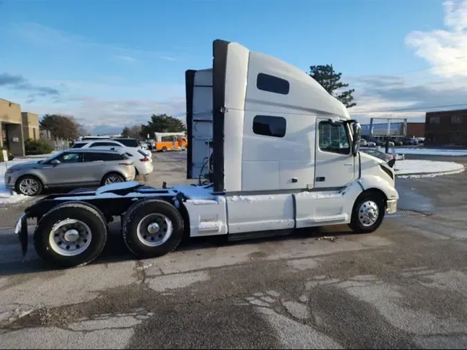 2019 VOLVO VNL760