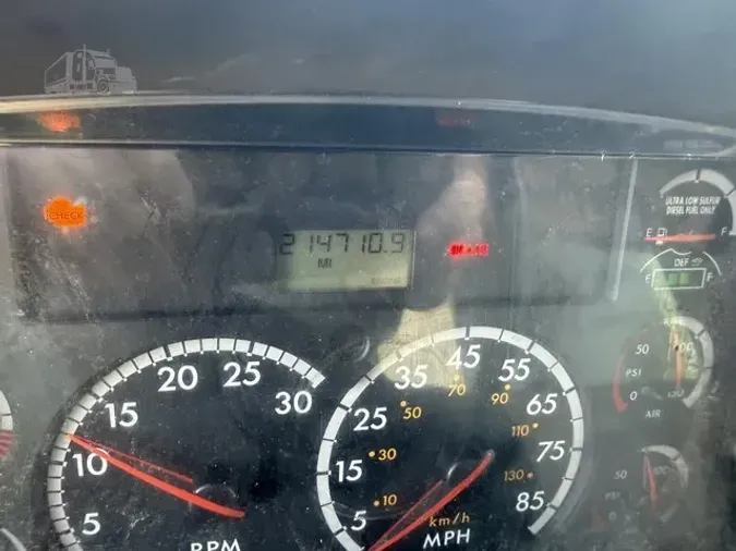 2011 FREIGHTLINER BUSINESS CLASS M2 106