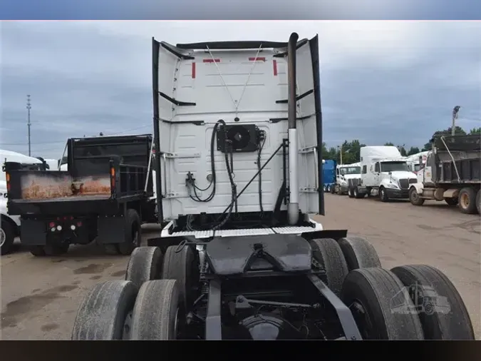 2014 VOLVO VNL64T670