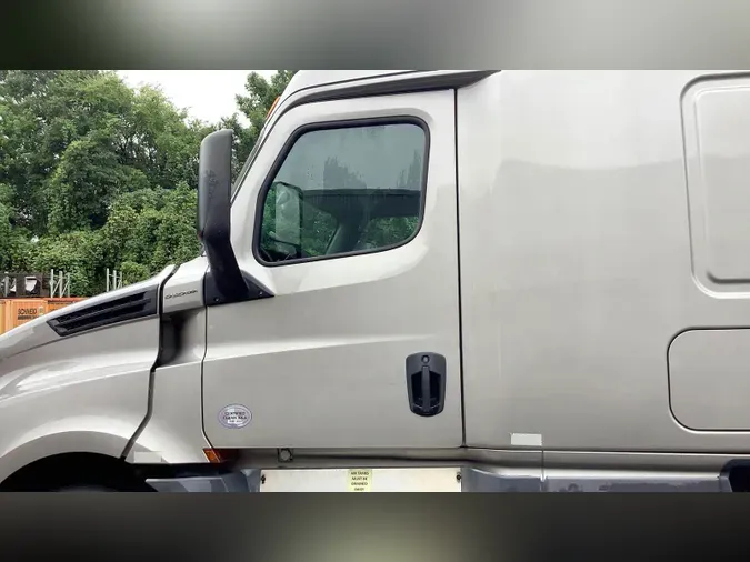 2020 Freightliner Cascadia 126