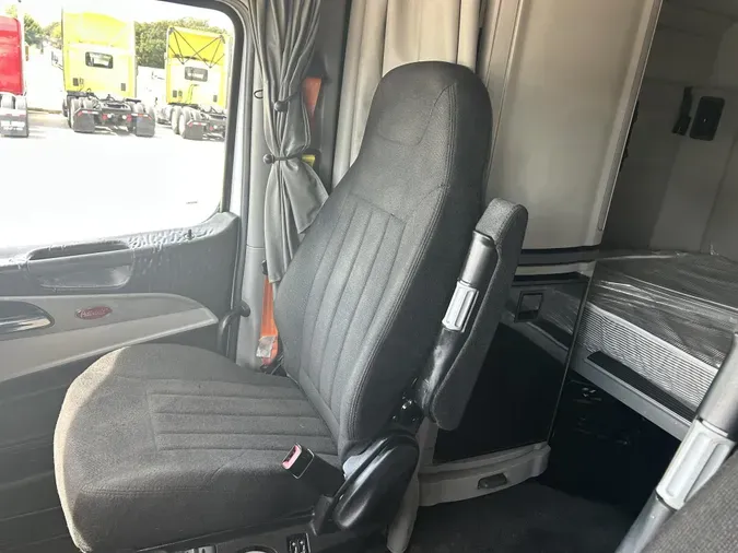 2022 Peterbilt 579