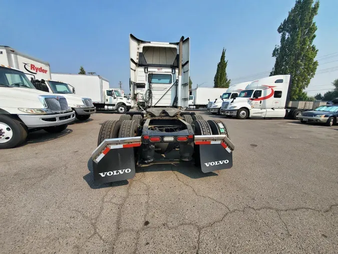 2017 VOLVO VNL64T